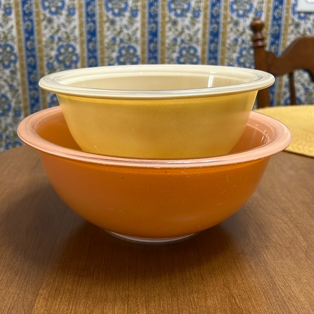 Vintage Pyrex Bowls